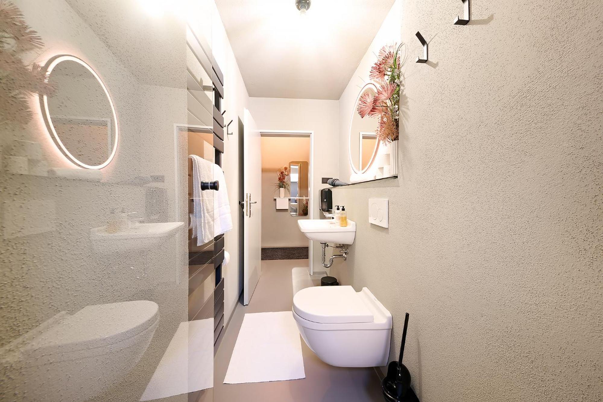 Appartamento Xzllenz Kueche Bad S-bahn Parken Smart-tv Wellbeing
